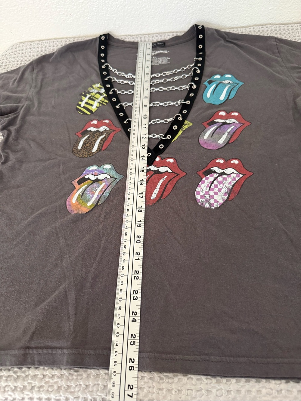 the Rolling Stones Gray V‑Neck Tee with Multicolor Tongue Graphics - Picture 3 of 6
